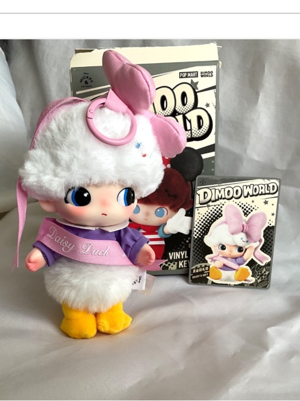 DIMOO WORLD * DISNEY Series Vinyl Plush Keychain - Daisy’s Gift NEW